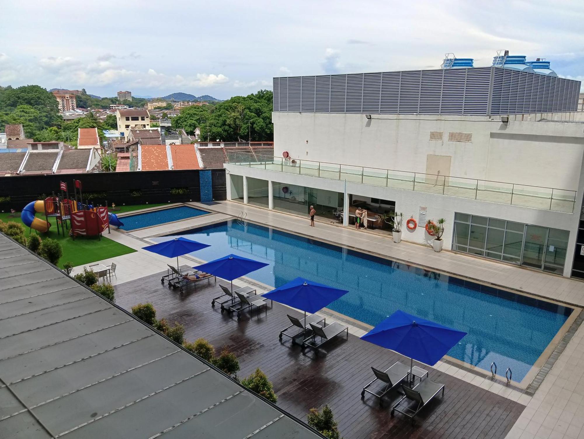 The Straits Suites By Ciconia Malacca Exterior foto