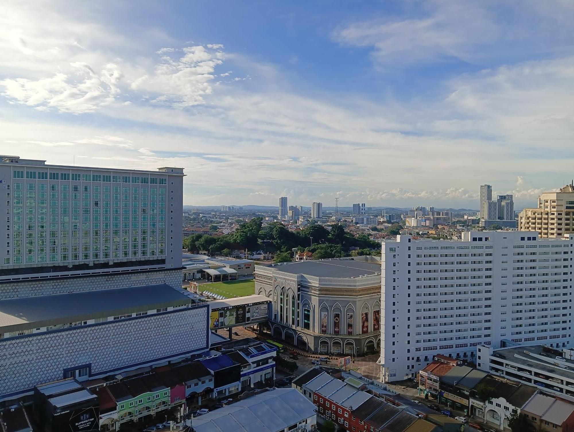 The Straits Suites By Ciconia Malacca Exterior foto