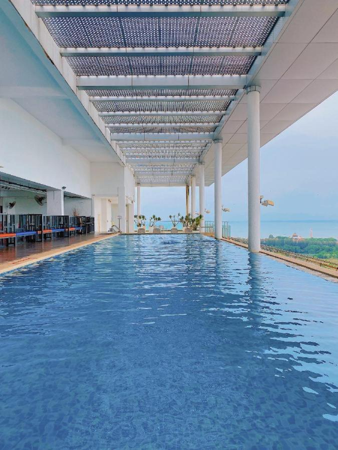 The Straits Suites By Ciconia Malacca Exterior foto